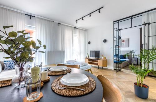 Nowa Praga Apartment | Szmulki Loft Warszawa by Aparo - Metro, Koneser, Stare Miasto, Dworce, Spacer nad Wisłą, Winda, Balkon