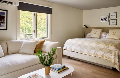 Stowe Area Hotel | Tälta Lodge, A Bluebird by Lark