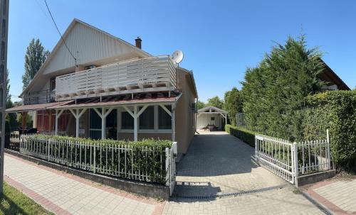Balatonfenyves House | TópART Apartman C