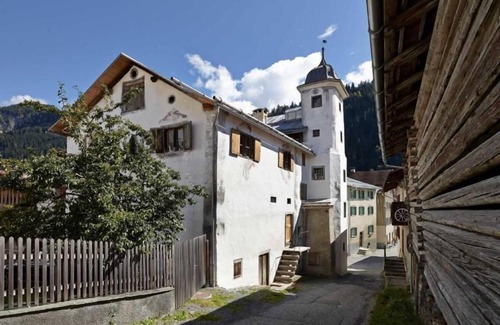 Valendas Apartment | Türalihus Upstairs - Ferien im Baudenkmal
