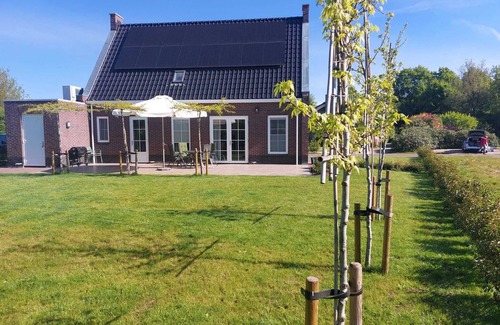 Gasselte House | 't Boshuis villa is beautifully situated on Vakantiepark de Kremmer in Gasselte. This new, spacious vacation home is suitable for 6 persons.