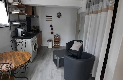 Frontenex Apartment | T1 Equipped with parking - near station - bus