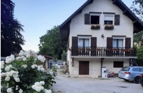 Frontenex Apartment | T1 Equipped with parking - near station - bus