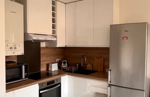 Hyeres City Centre Apartment | T2, 4 pers max, near downtown with view, terrace and private parking