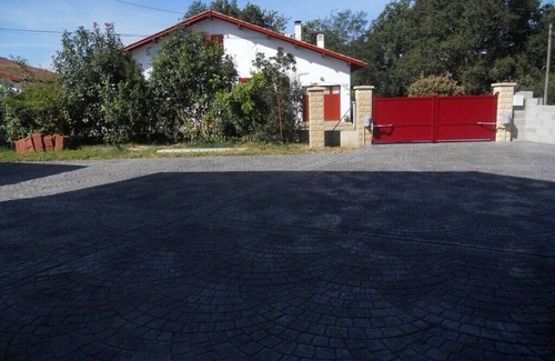 Cambo-les-Bains Condo | T2 apartment with pool access