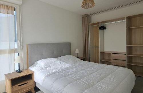 Fontaine-Bayonne-Cartoucherie Apartment | T2 Charmant, spacieux parking privé tram et metro