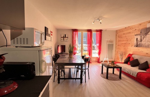 Cauterets Apartment | T2 ensoleillé avec terrasse et vaste jardin commun