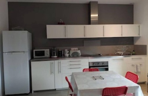 Gemenos Apartment | T2 les Cigales Tout Équipé au 1er Étage, Gite LES Cigales
