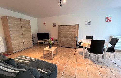 Cambo-les-Bains Apartment | T2 lumineux à Cambo-les-Bains avec piscine, parc et parking, proche centre, équipé et sécurisé - FR-1-495-57