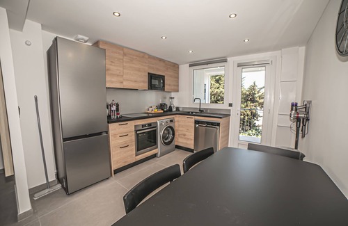 Bonneveine Apartment | T2 Rénové Neuf, Proche Plage, Parking, Clim, Wifi