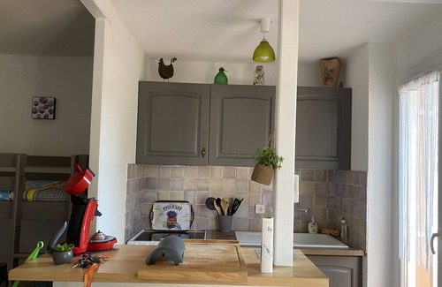 La Madrague Apartment | T2 vue mer 180° Avec balcon, Air-conditioned, direct access to the sea, Parking, Piscine