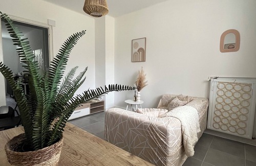 Toulon Apartment | T3 3min walk from TGV station - Cosy - Bright - Functional - Parking spaces