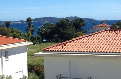 Carqueiranne Apartment | T3 apartment with sea view, swimming pool, garage and beaches 200m away