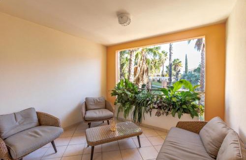 Giens Apartment | T3 avec terrasse, parking & piscine - Proche plages et randos - Le Mérou
