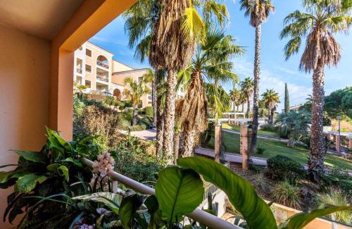 Giens Apartment | T3 avec terrasse, parking & piscine - Proche plages et randos - Le Mérou