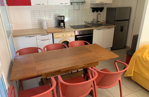 Bonneveine Apartment | T3 garden apartment with 100 m2 garden near the sea and Stade Vélodrome