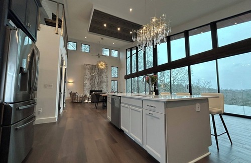 Marion House | Table Rock Sanctuary: Where Mountain Luxury Meets Nature's Embrace