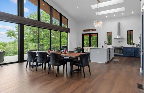 Marion House | Table Rock Sanctuary: Where Mountain Luxury Meets Nature's Embrace