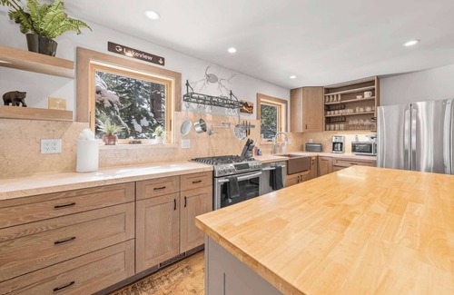 Talmont House | Tahoe City Retreat - For 8!