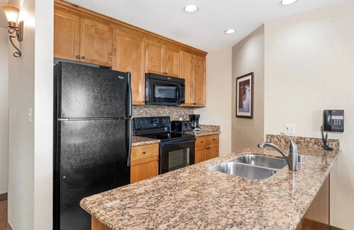 Tahoe Village Apartment | Tahoe Ridge 1BDR - Kitchen + Fireplace + Hot Tub + Pool
