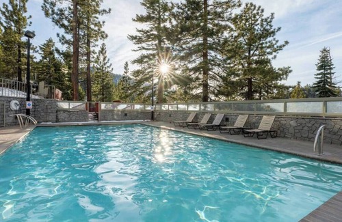 Tahoe Village Apartment | Tahoe Ridge 1BDR - Kitchen + Fireplace + Hot Tub + Pool