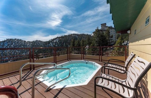 Tahoe Village Apartment | Tahoe Ridge 1BDR - Kitchen + Fireplace + Hot Tub + Pool