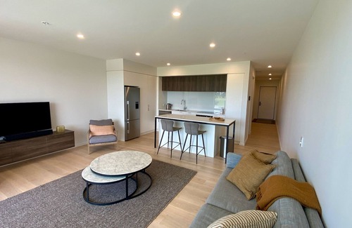 Tahunanui Apartment | Tahuna Beach Apartment - Easy walk to the beach & lots of local eateries!