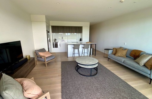 Tahunanui Apartment | Tahuna Beach Apartment - Easy walk to the beach & lots of local eateries!