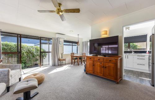 Tahunanui House | Tahunanui Shoreside - Nelson Holiday Home