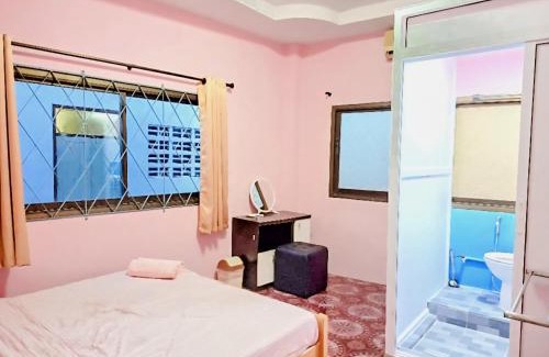 Ko Sichang House | Tai Note's Room