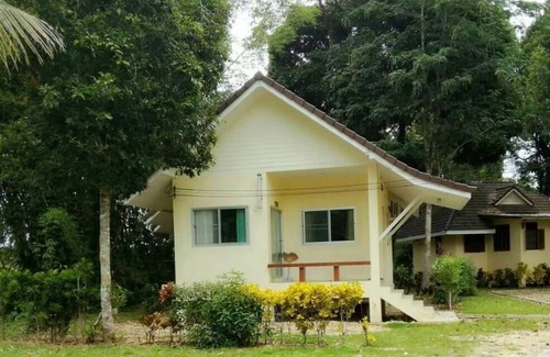 Khuekkhak Hotel | Takorn Garden Home