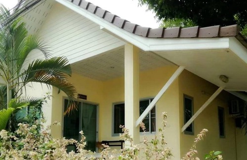 Khuekkhak Hotel | Takorn Garden Home