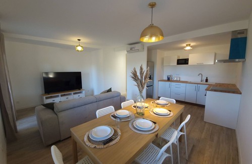 Talasani Apartment | Talasani ; Appartement Moderne Avec Piscine