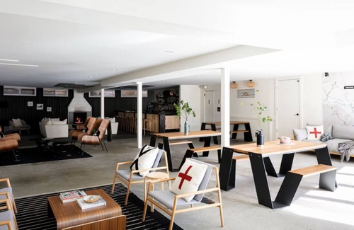 Stowe Area Hotel | Tälta Lodge, a Bluebird by Lark | Deluxe King with Patio | Pet Friendly