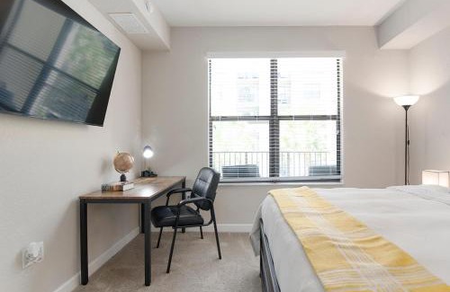 Carver City - Lincoln Gardens Apartment | Tampa Tropical-10 Min to Airport