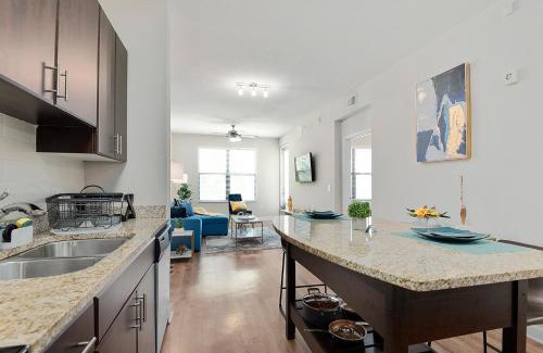 Carver City - Lincoln Gardens Apartment | Tampa Tropical-10 Min to Airport