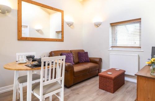 Harlech House | Tan Isa