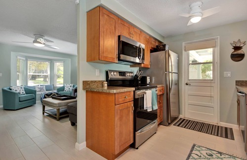 Ridge Wood Heights House | Tana’s Siesta Getaway - Heated Private Pool