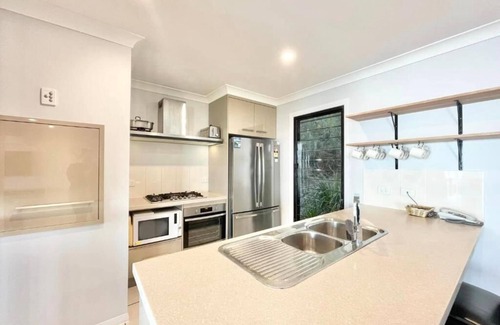 Brisbane Waterfront House | Tangalooma Hilltop : SUNSETS ON MORETON Moreton island