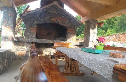 Veljun Primorski Ski Chalet | Tanja