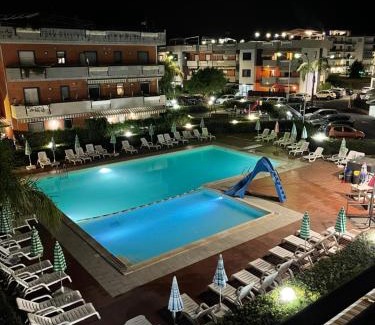 Fondachello Apartment | Taormina Mare Piscina Fondachello