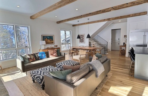 Taos Ski Valley House | Taos Haus Mountain Modern Sleeps 14 at Taos Ski va