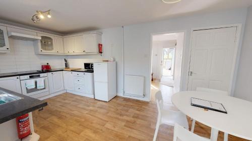 Witney House | Taphouse Avenue