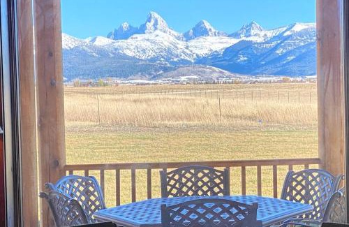Leigh Creek Estates House | Targhee Shadows - Tetons Yellowstone hot tub
