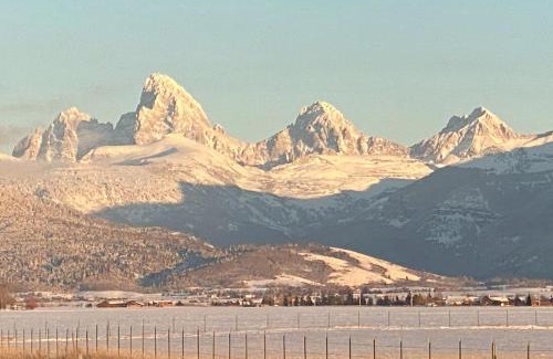 Leigh Creek Estates House | Targhee Shadows - Tetons Yellowstone hot tub