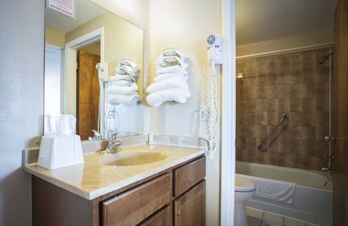 Tarpon Springs Hotel | Tarpon Shores Inn