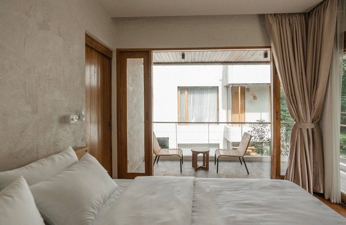 Mae On Hotel | Taryn Tara Cafe And Stay