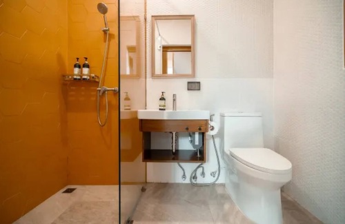 Mae On Hotel | Taryn Tara Cafe And Stay