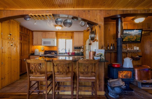 Leadville Cabin | Tashi's cozy, romantic cabin in Leadville Colorado