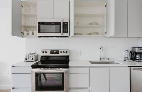 East Pasadena Apartment | Tasteful 1BR w/Gym & Elev, nr Dining & Bars, by Blueground